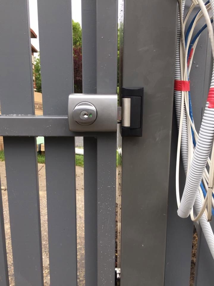 Electric gate lock and wiring installation