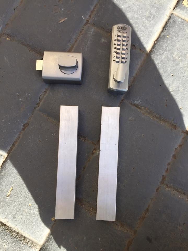 Mechanical keypad lock and components