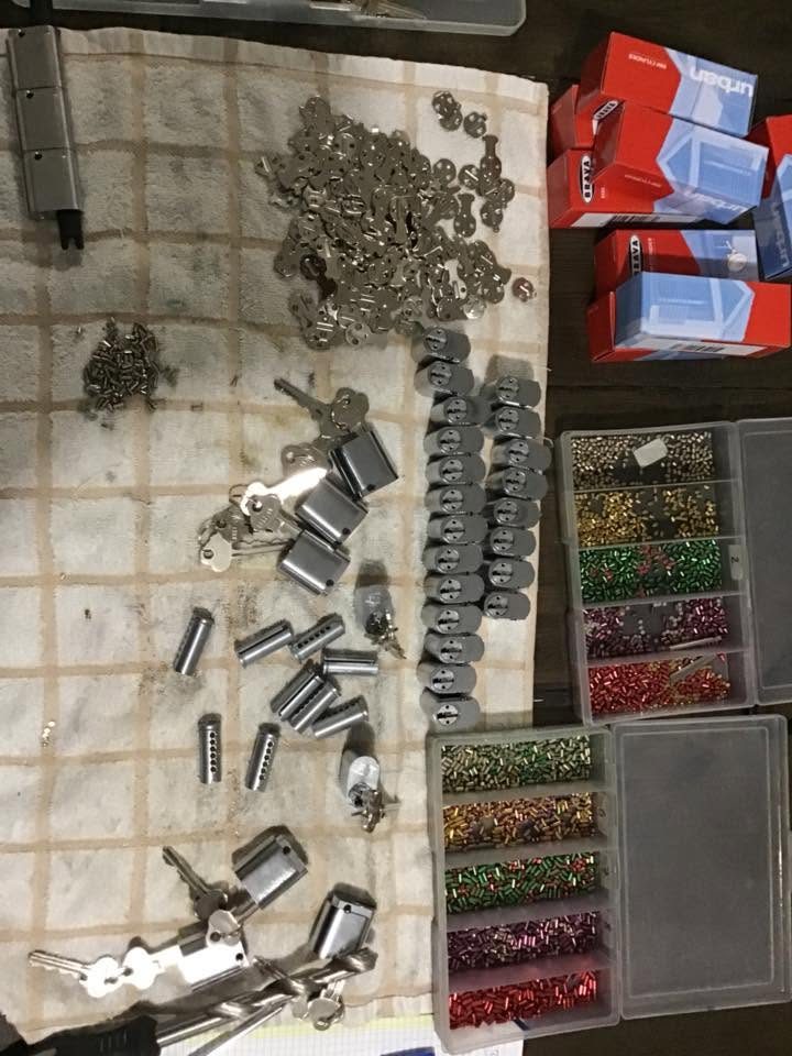 Locksmith pinning kit and lock cylinders